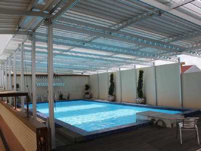 atap-buka-tutup-sun-louvre-swimming-pool